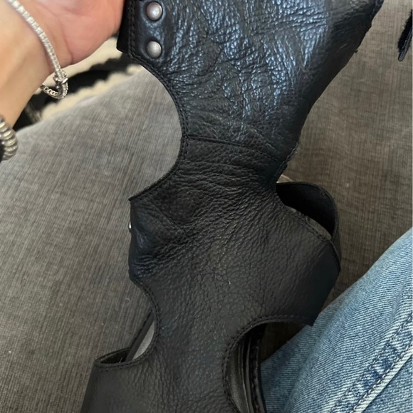 Stuart Weitzman Backview Leather Gladiator Shoes - Picture 5 of 7